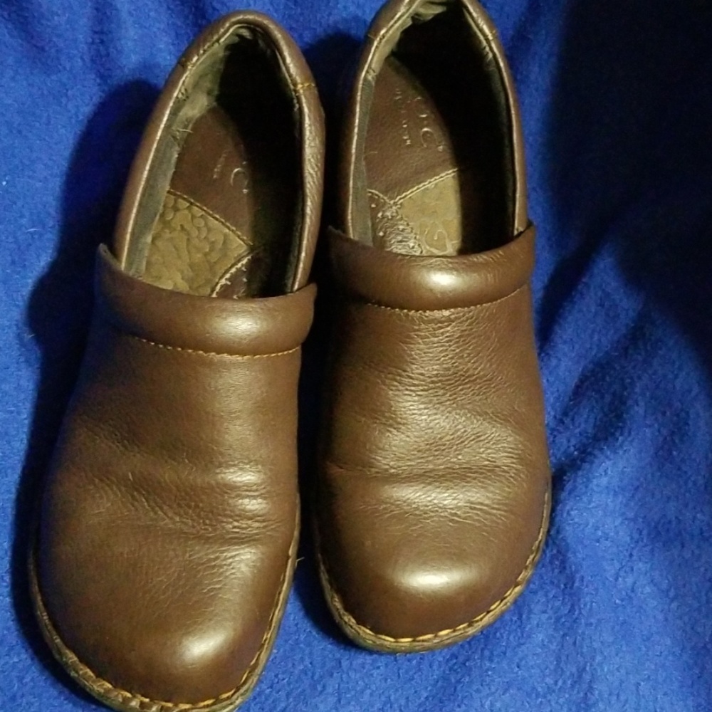 B.O.C. Brown Leather Clogs 8.5 M